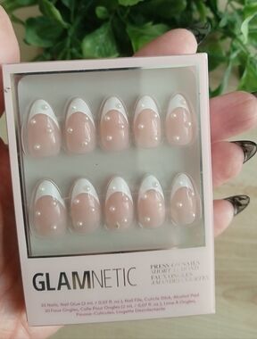 Glamnetic French Pearl Press On Nails In Short Almond French Tip